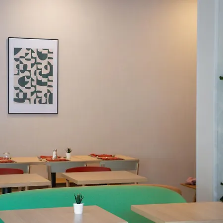 Hotel Ibis Styles Palais Des Congres Velodrome 3*