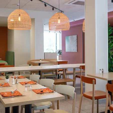 Ibis Styles Palais Des Congres Velodrome Hotel