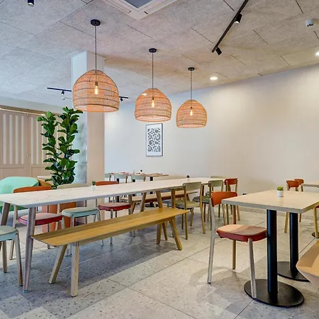 Ibis Styles Palais Des Congres Velodrome Hotel 3*